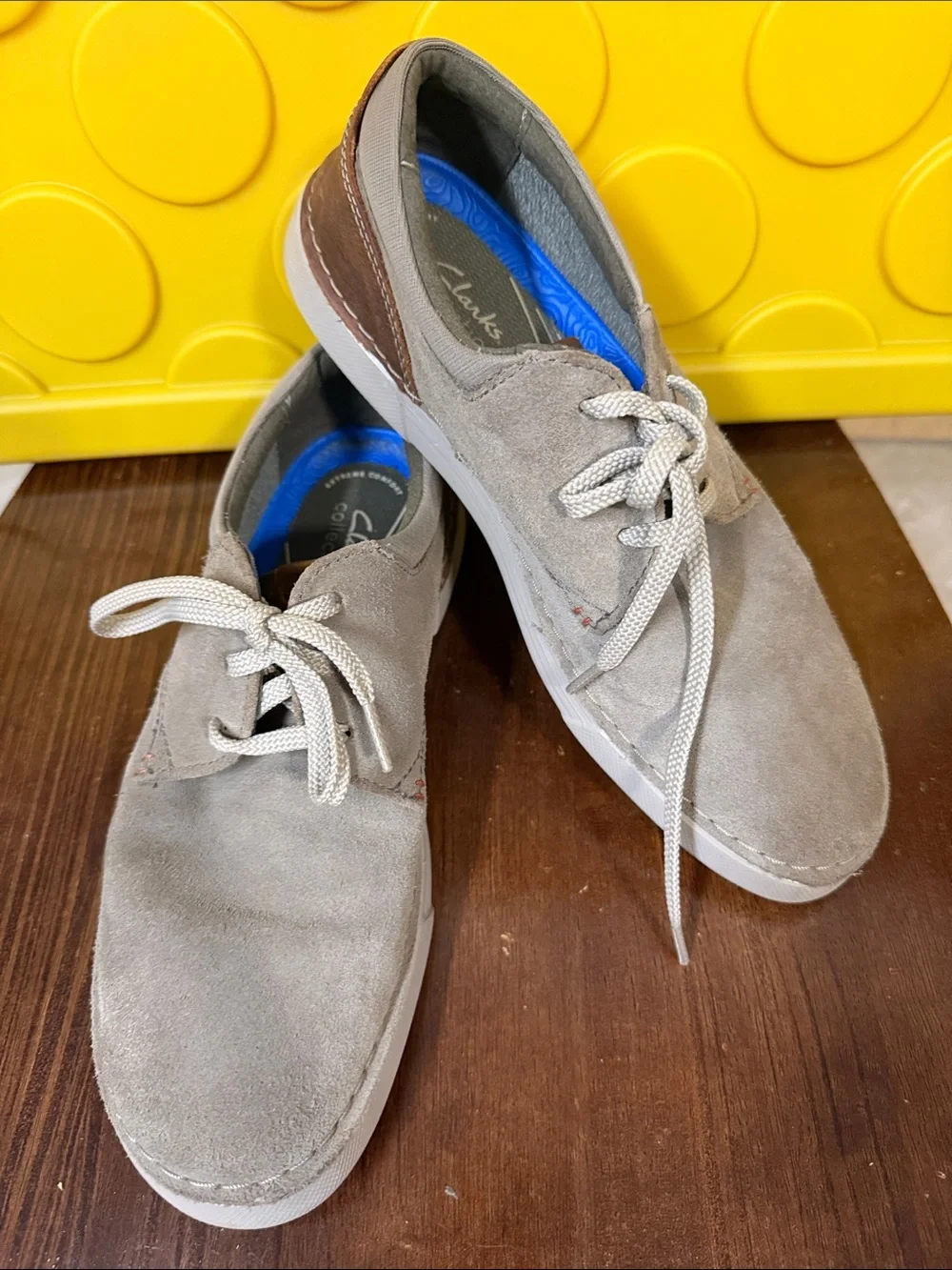 Clarks Men’s Chukka Boots in Taupe Suede Size 9